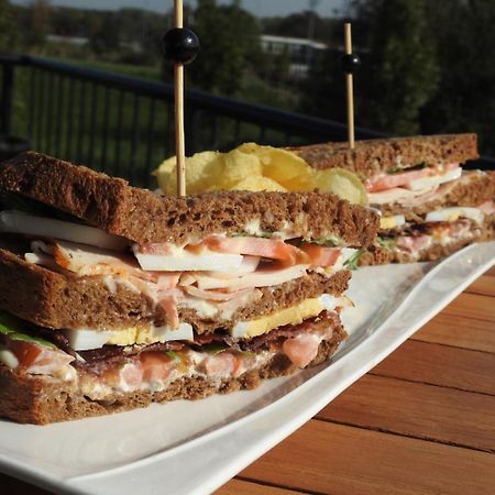 Cafe Brasserie Het Heerenhuis Het Kalf エクステリア 写真