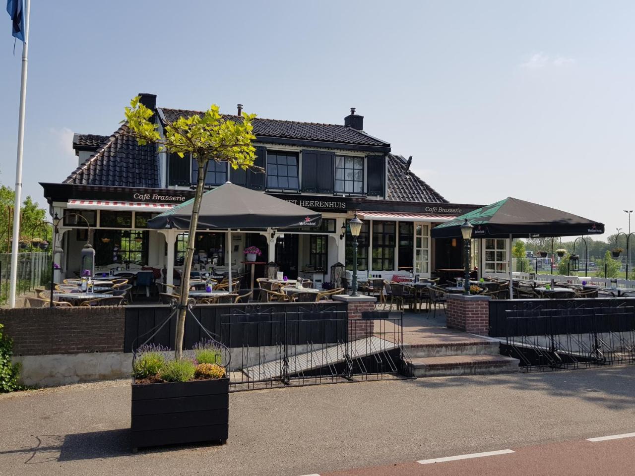 Cafe Brasserie Het Heerenhuis Het Kalf エクステリア 写真